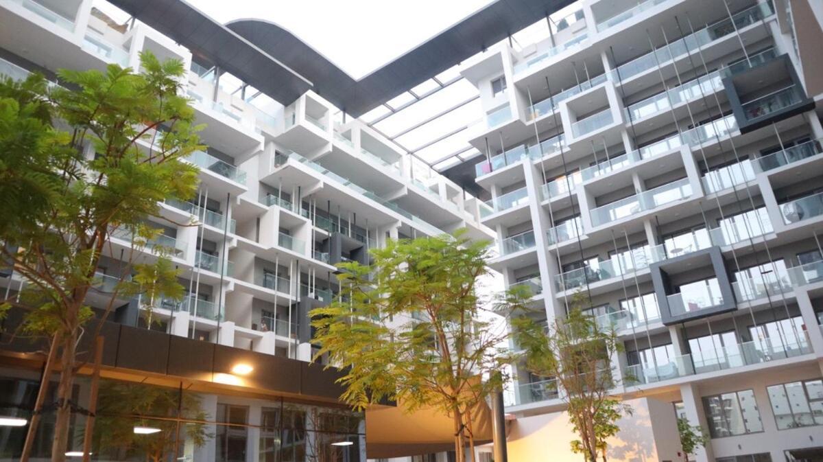 Masdar 2br Cozy Calm Poolside Apartment *