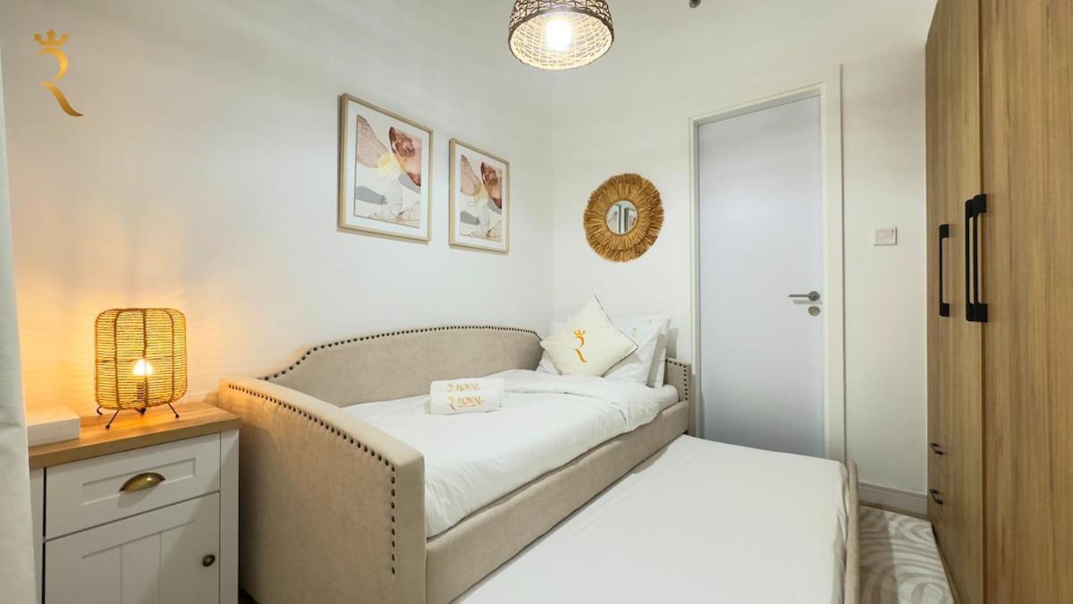 Masdar 2br Cozy Calm Poolside Apartment *