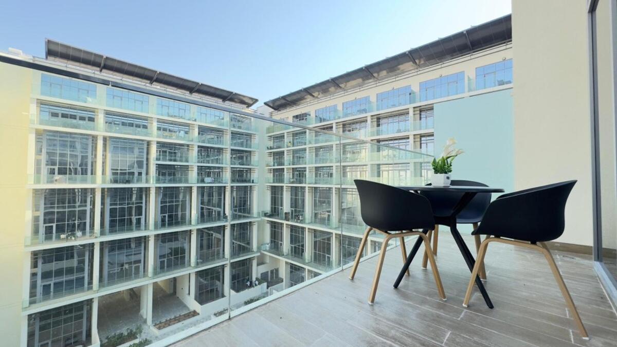 Masdar 2br Cozy Calm Poolside Abu Dhabi